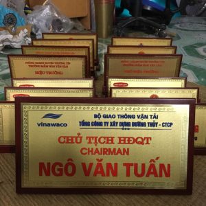 Biển chức danh để bàn ở Hà Nội 1 mặt