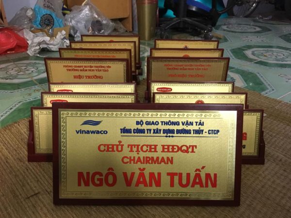 Biển chức danh để bàn ở Hà Nội 1 mặt