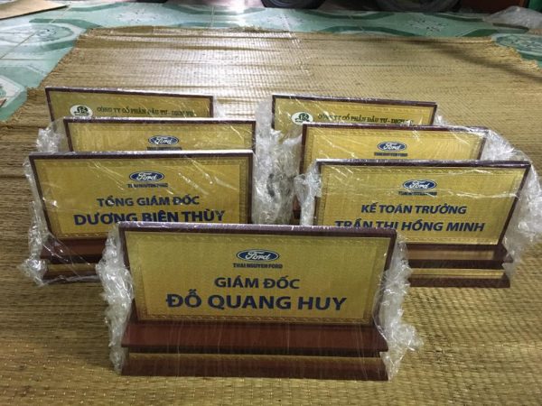 sản xuất biển chức danh để bàn ở Hà Nội