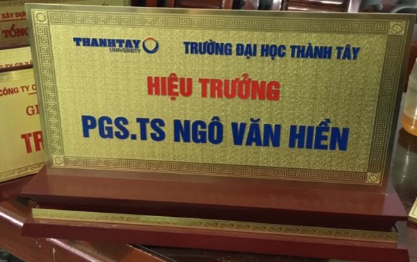 Địa chỉ nào làm biển chức danh ở Hà Nội đẹp 1