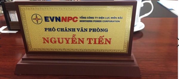 Địa chỉ nào làm biển chức danh ở Hà Nội đẹp 1